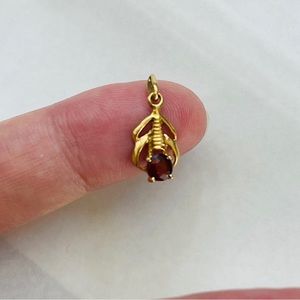 Vintage 18k gold with garnet pendant